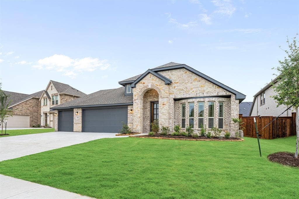 2203 Redding Drive, Mansfield, TX 76084 2203 Redding Drive, Mansfield, TX 76084