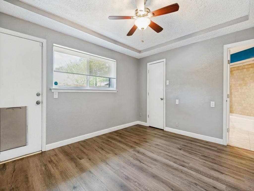 108 Wellesley Drive, Irving, TX 75062 Secondary Bedroom - Access to backyard with Ensuite bathroom