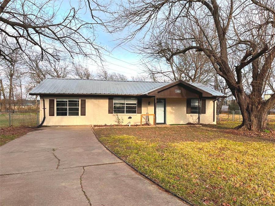 Property photo for 1000 S Andrea Drive, Mabank, TX
