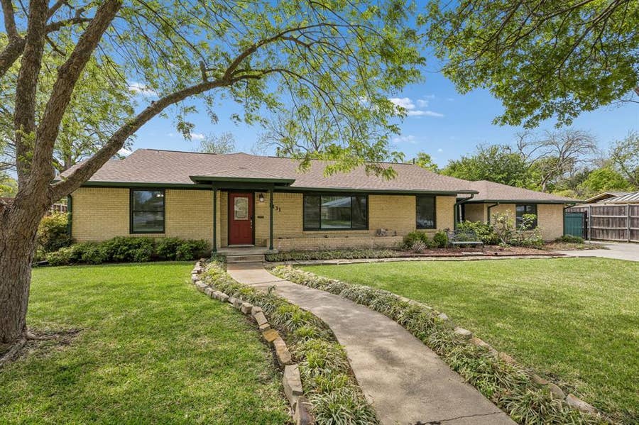 Property photo for 1131 Wicklow Drive, Dallas, TX