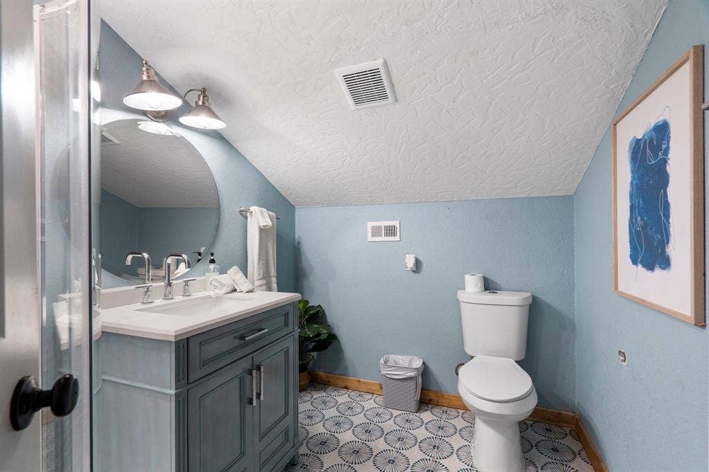 7431 County Road 964, Nevada, TX 75173 Upstairs Loft Full Bath