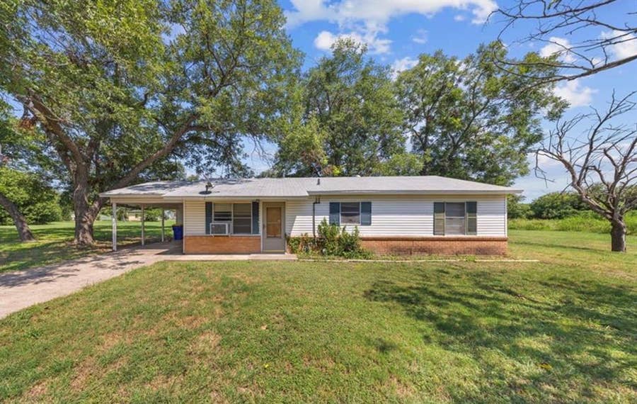 Property photo for 17 Ellis Avenue, Troy, TX