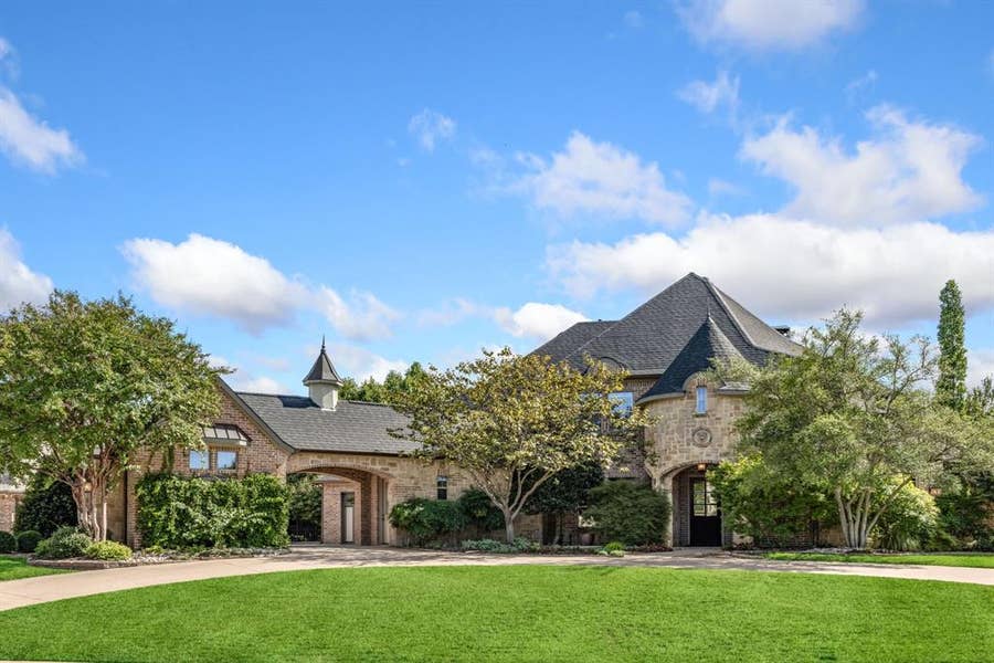 Property photo for 3305 Clubview Drive, Denton, TX