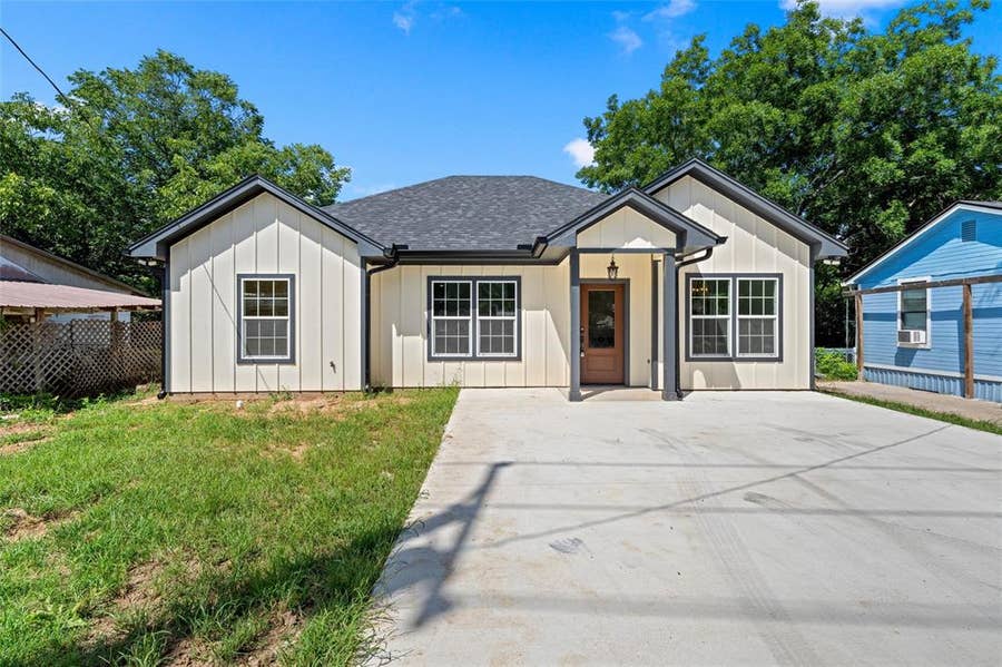 Property photo for 211 Lopez Street, Bellmead, TX