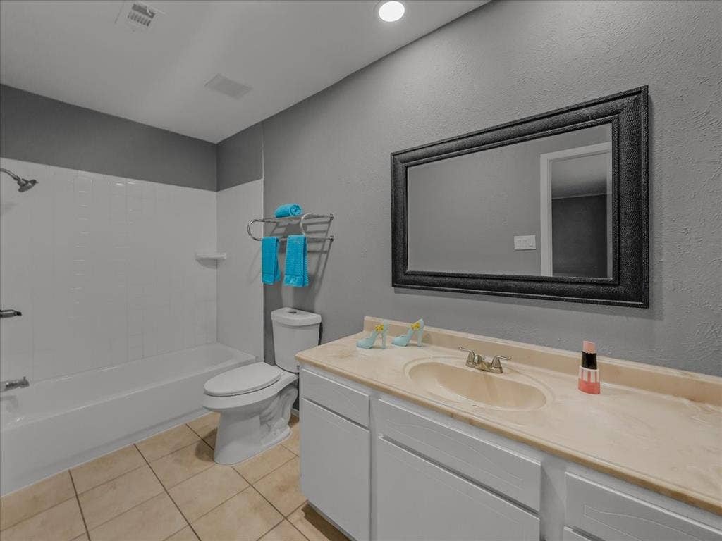 74 E Mountain Creek Court, #2, Grand Prairie, TX 75052 Upstairs