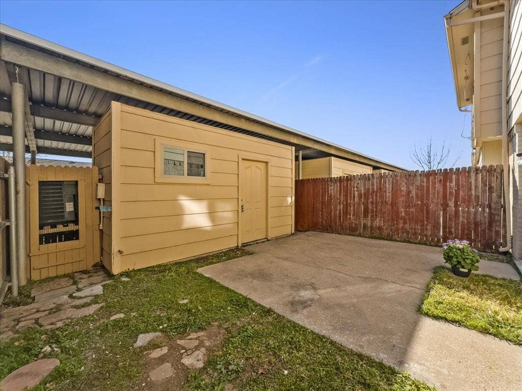 74 E Mountain Creek Court, #2, Grand Prairie, TX 75052 Storage