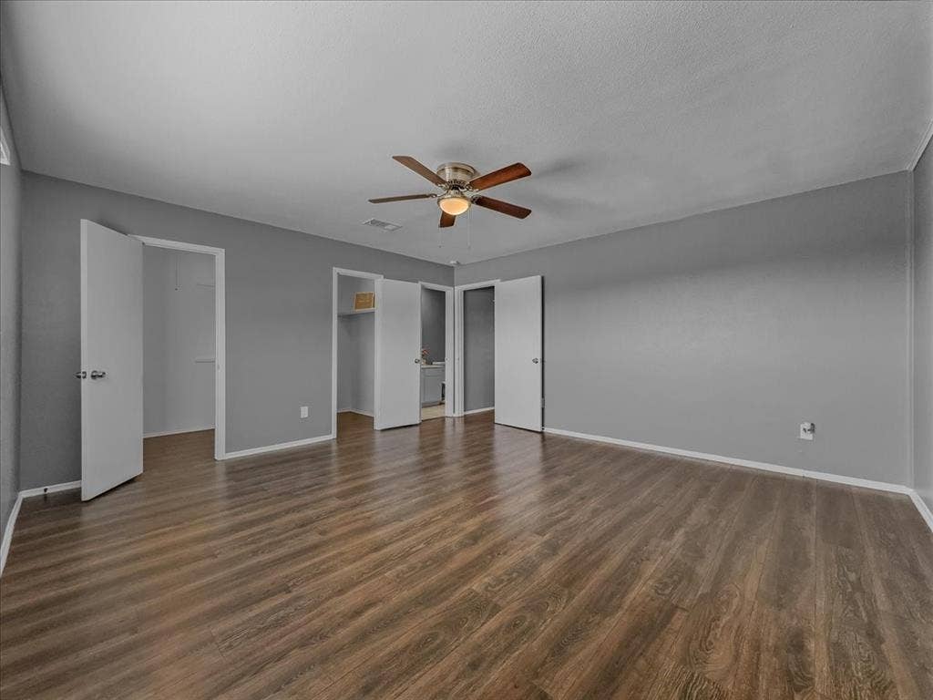 74 E Mountain Creek Court, #2, Grand Prairie, TX 75052 Upstairs with walk in closet