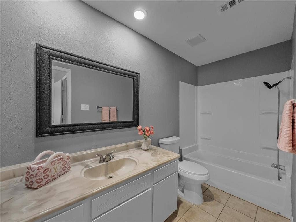 74 E Mountain Creek Court, #2, Grand Prairie, TX 75052 Upstairs