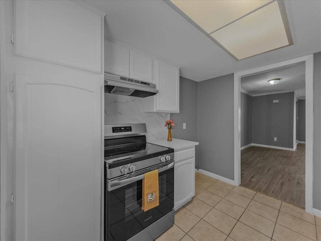 74 E Mountain Creek Court, #2, Grand Prairie, TX 75052 New stove and vent hood