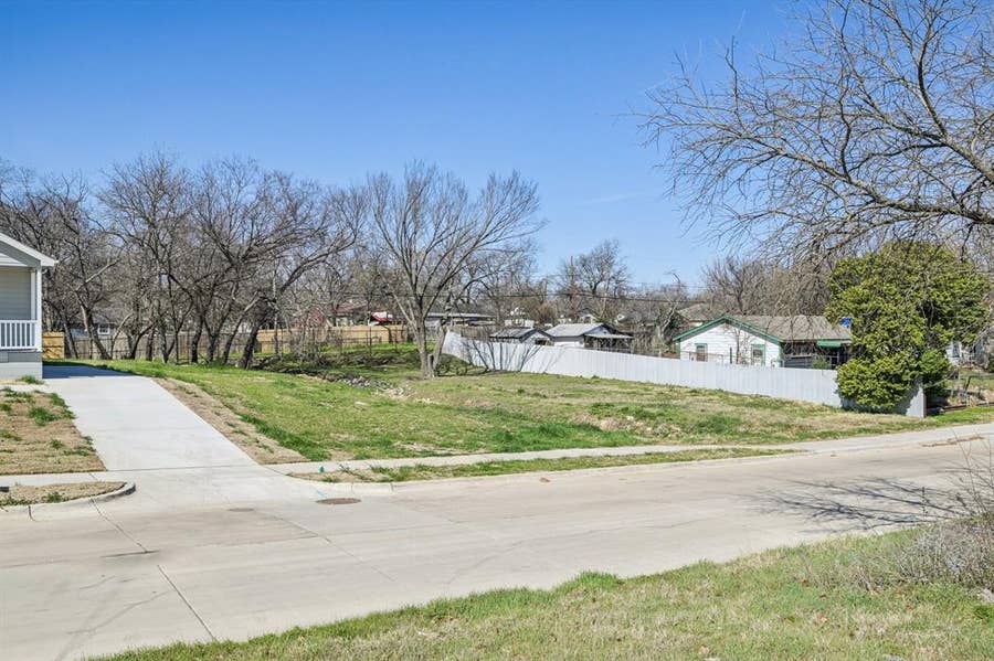 Property photo for 2016 Belzise Terrace, Fort Worth, TX