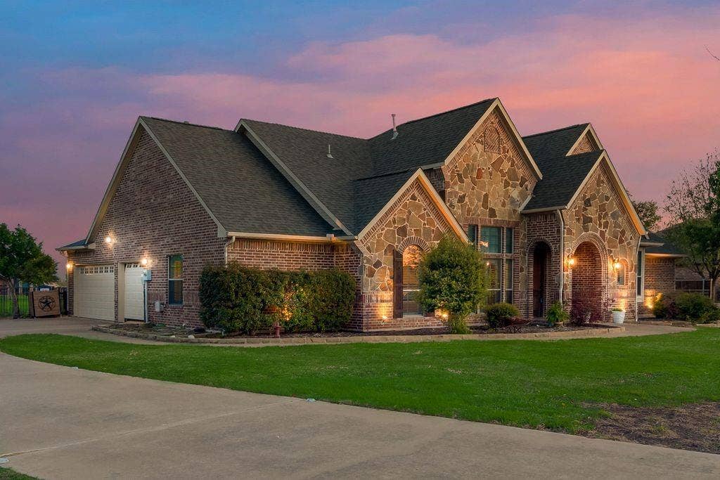 18176 Langford Lane, Talty, TX 75126 18176 Langford Lane, Talty, TX 75126