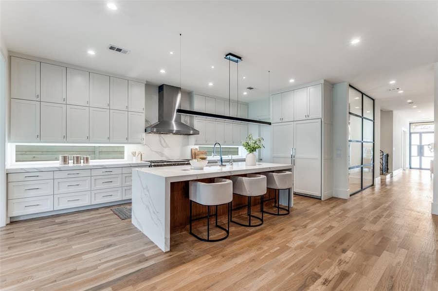 Property photo for 5111 W Amherst Avenue, Dallas, TX