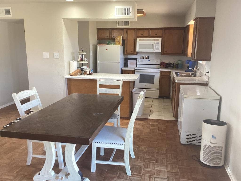 15314 Fm 3062, Malakoff, TX 75148 Dining to kitchen view