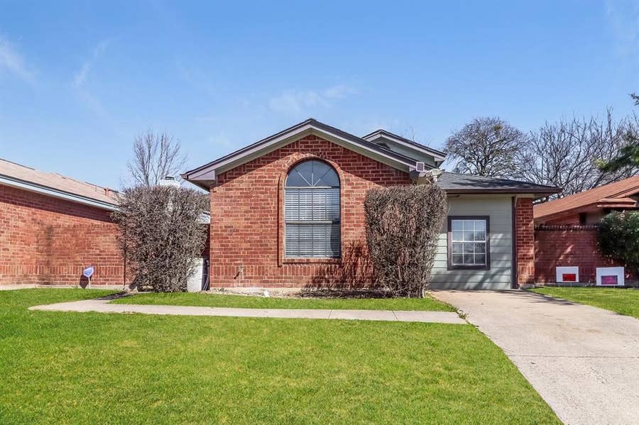 Property photo for 4713 Poppy Drive E, Fort Worth, TX