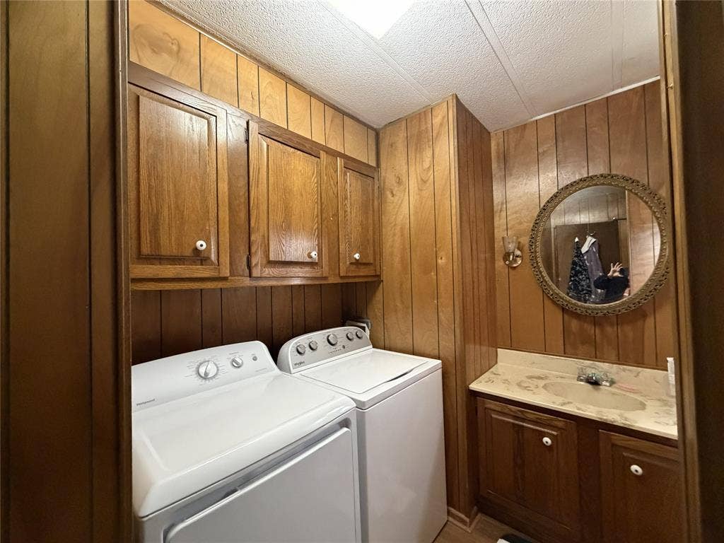 Second Bathroom with Laundry