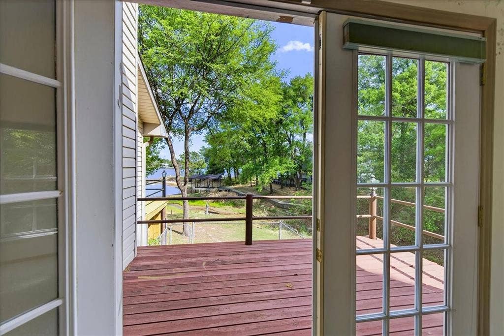 102 Summerall Drive, Mabank, TX 75156 Deck out of primary bedroom