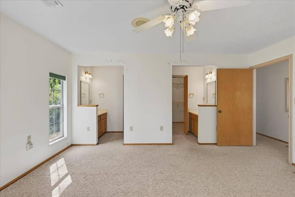 102 Summerall Drive, Mabank, TX 75156 Double vanities in primary bath ensuite