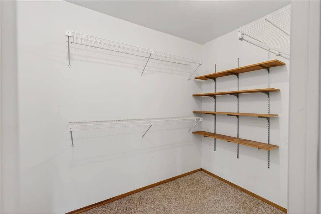102 Summerall Drive, Mabank, TX 75156 Primary walk in closet