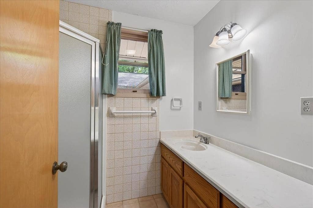 102 Summerall Drive, Mabank, TX 75156 Bathroom in utility room