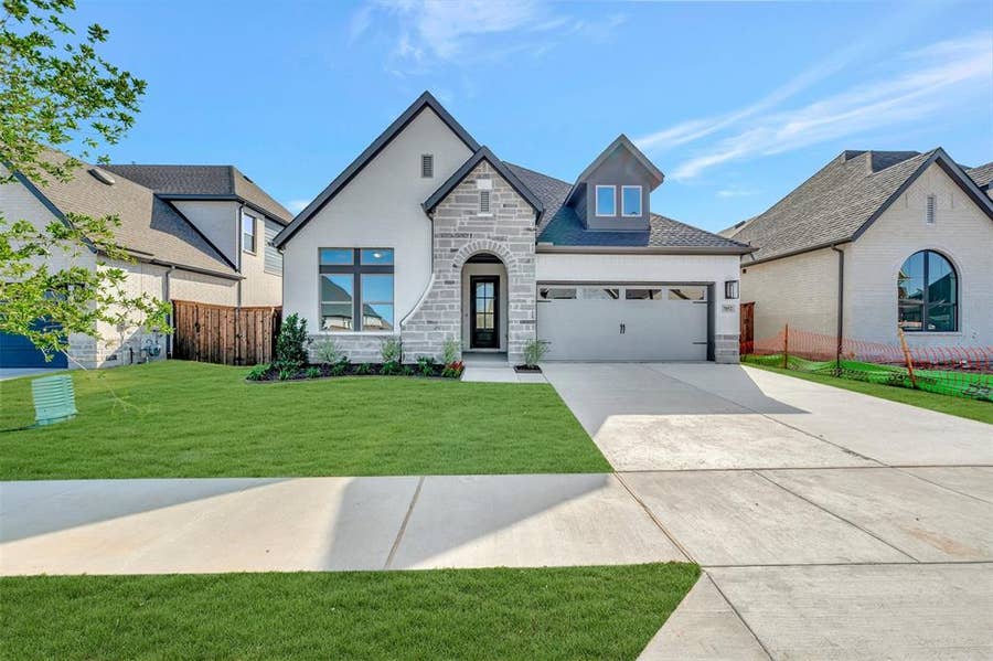 Property photo for 7852 Pondview Lane, Fort Worth, TX