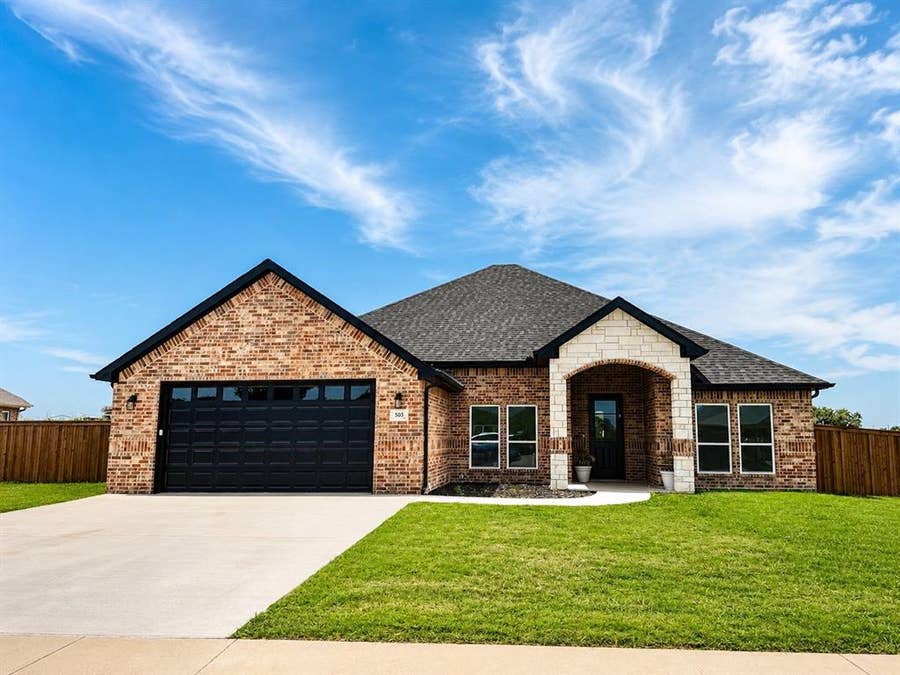 Property photo for 503 Limestone Circle, Mabank, TX