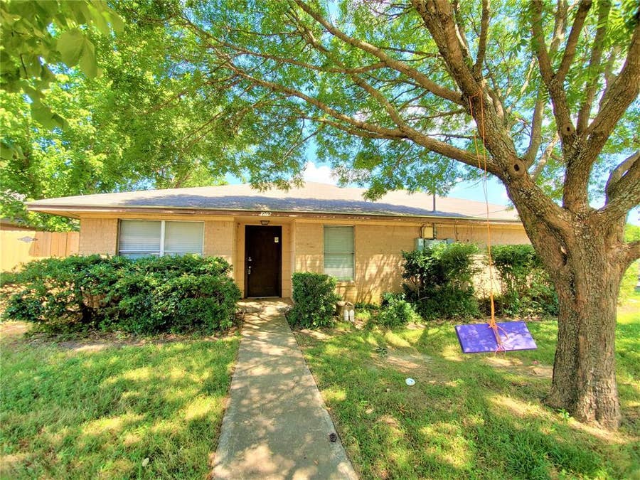 Property photo for 1002 Mulkey Lane, Denton, TX