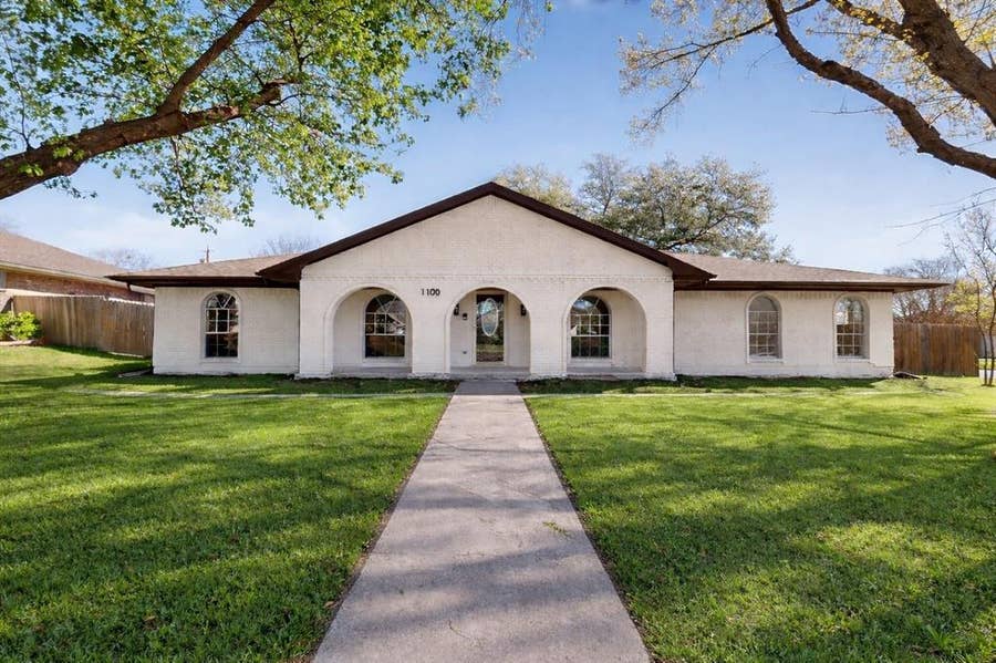 Property photo for 1100 Mount Vernon Street, Ennis, TX