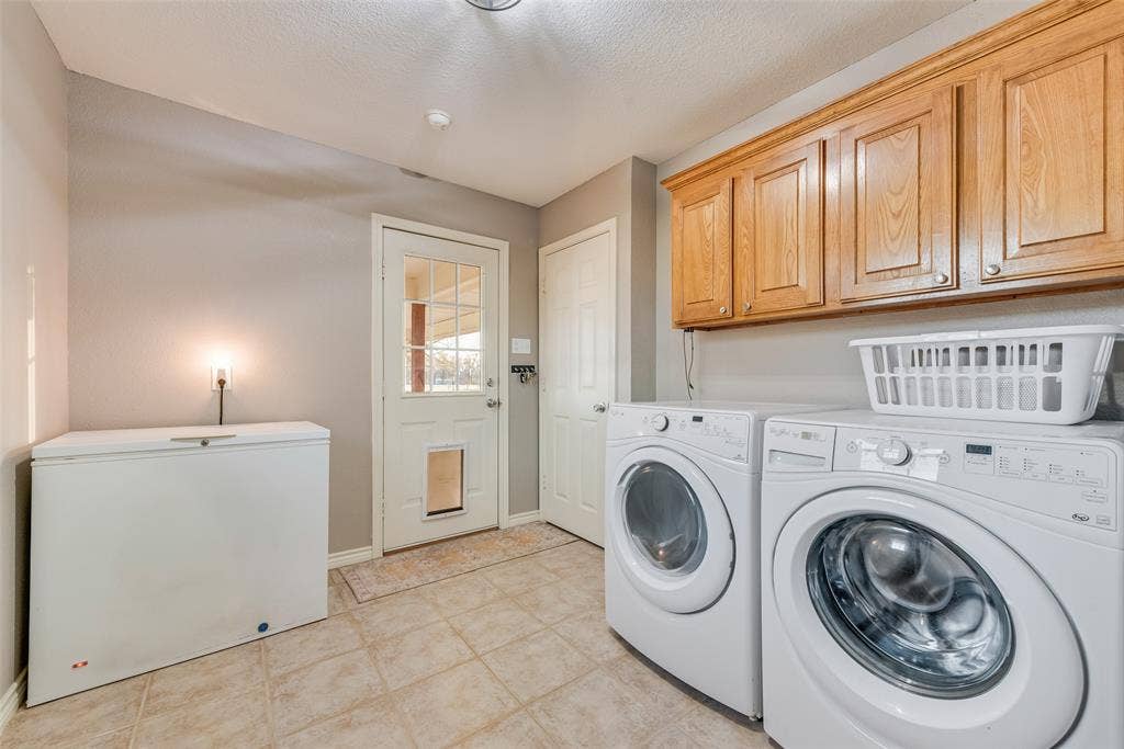 13550 County Road 2919, Eustace, TX 75124 Large Laundry Room