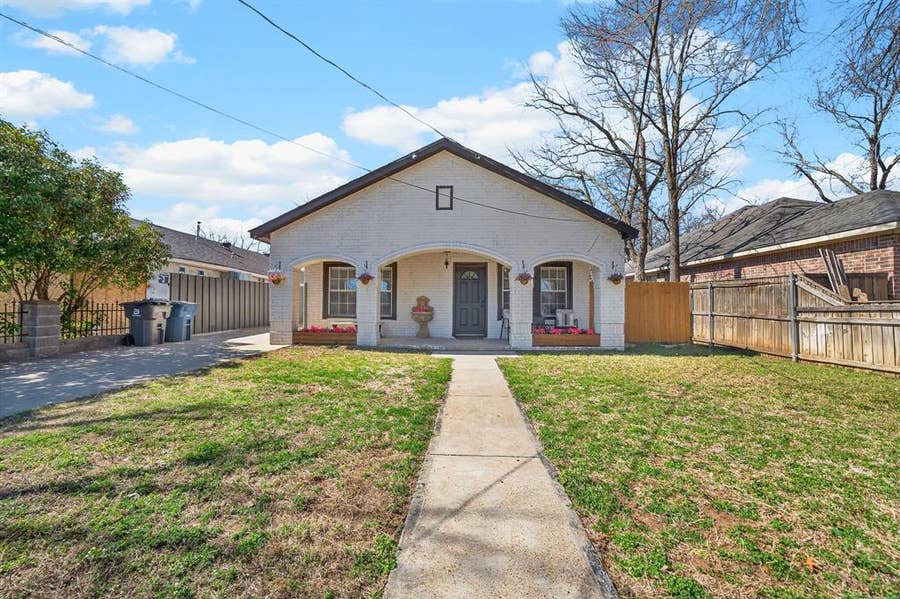 Property photo for 607 Bethpage Avenue, Dallas, TX