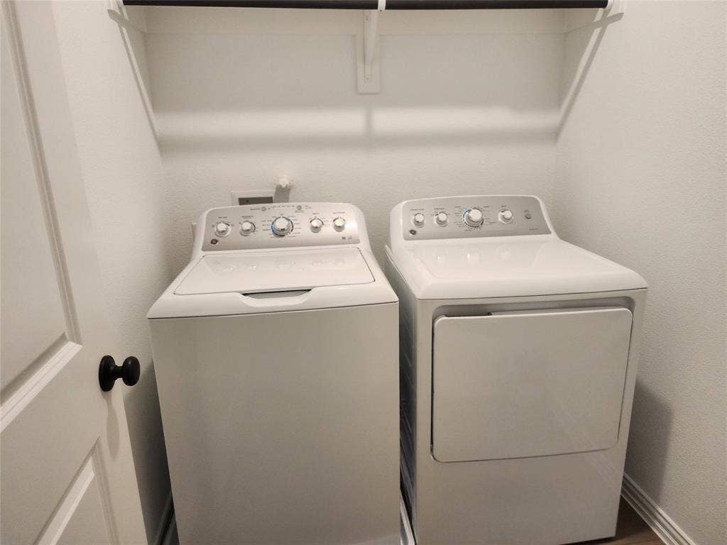627 Redwood Way, Mansfield, TX 76063 Laundry area featuring washer and dryer and baseboards