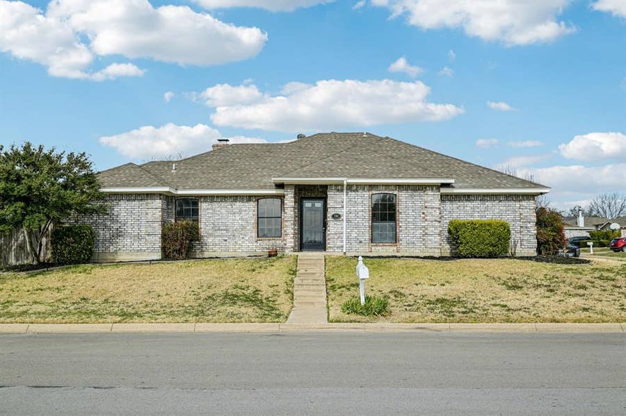 Property photo for 700 Blue Haze Drive, Fort Worth, TX