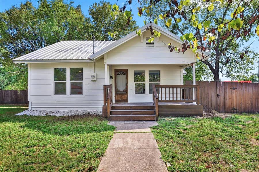 Property photo for 1005 N Neal Street, Commerce, TX