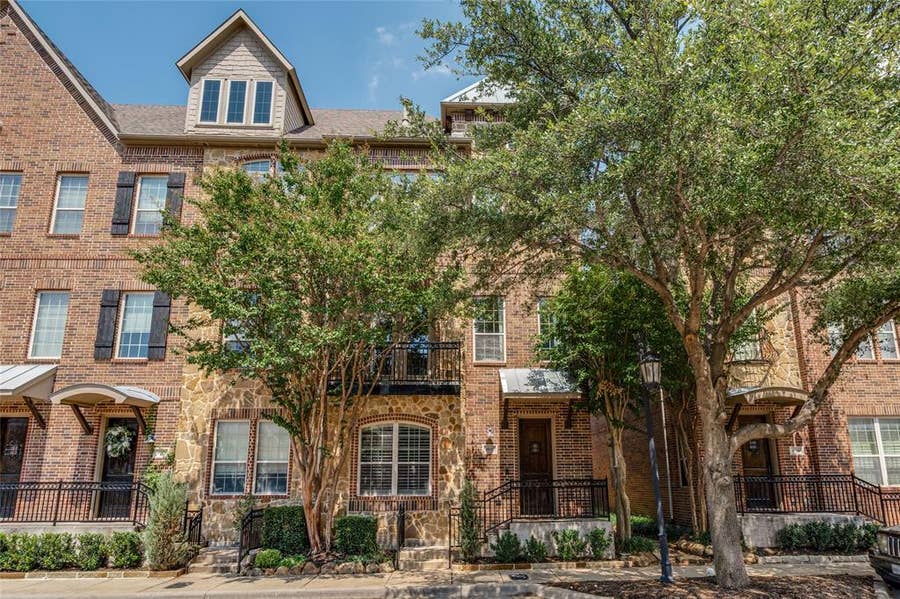 Property photo for 4045 Winsor Drive, Farmers Branch, TX