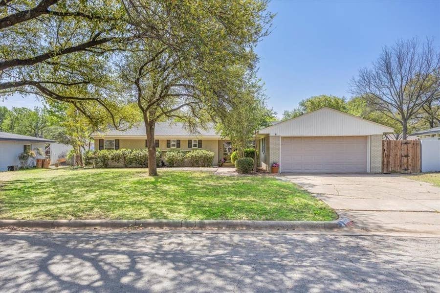Property photo for 4109 Bilglade Road, Fort Worth, TX