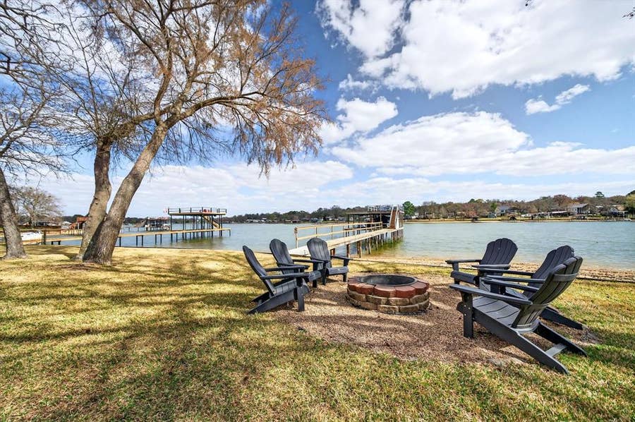 Property photo for 212 Sunray Street, Mabank, TX