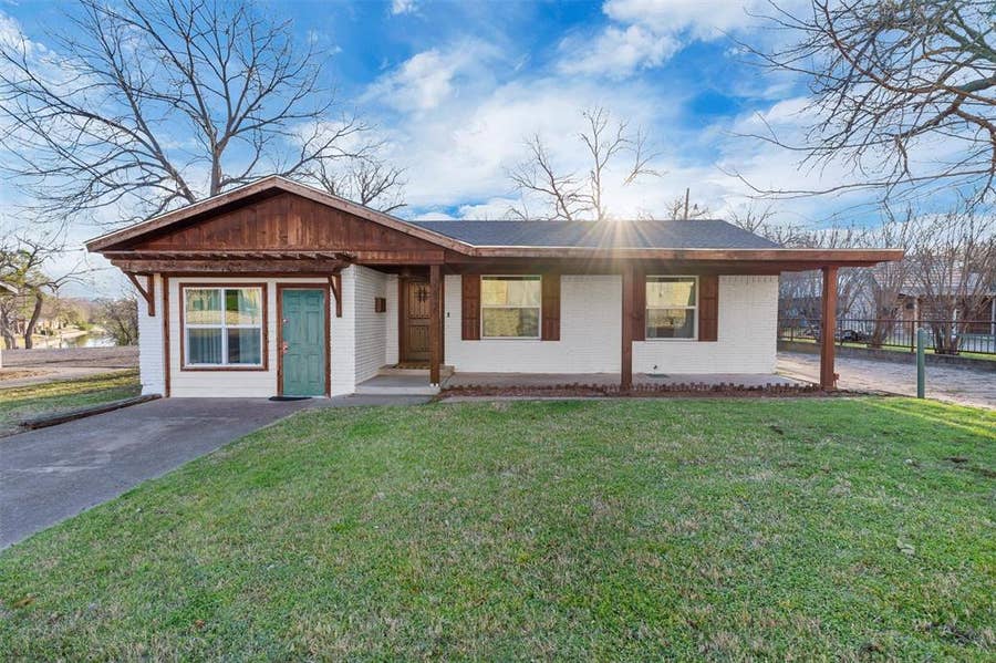 Property photo for 212 N Crockett Street, Granbury, TX