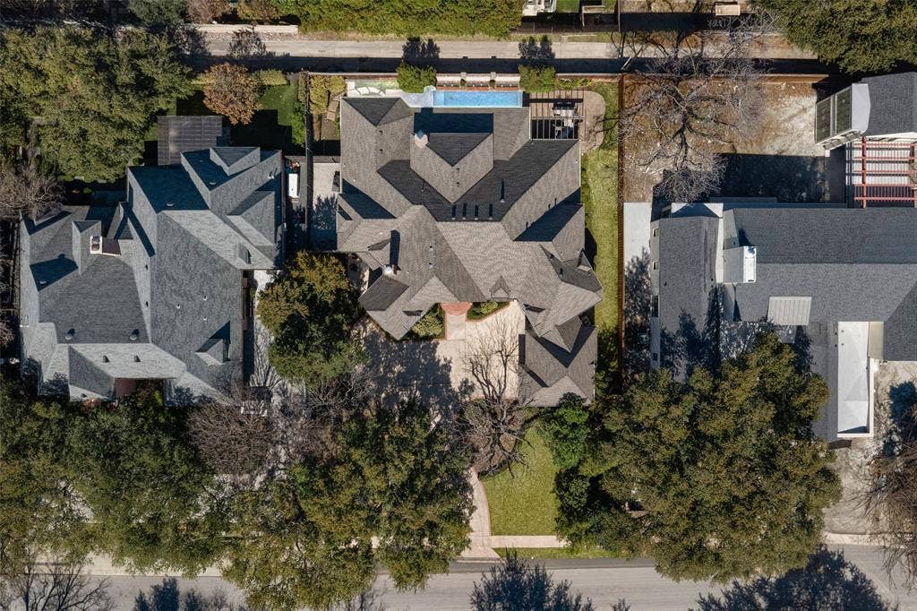 6615 Meadow Road, Dallas, TX 75230 The home featured and large setback for privacy and a stellar drive up.