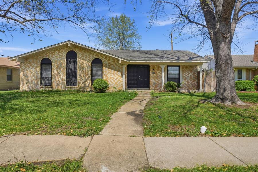 Property photo for 1917 Aspen Lane, Garland, TX