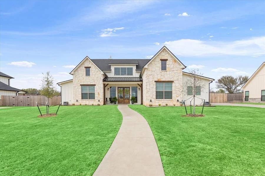 Property photo for 124 Big Catch Lane, Robinson, TX