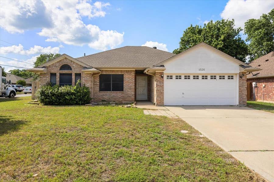 Property photo for 1526 Berry Patch Lane, Granbury, TX