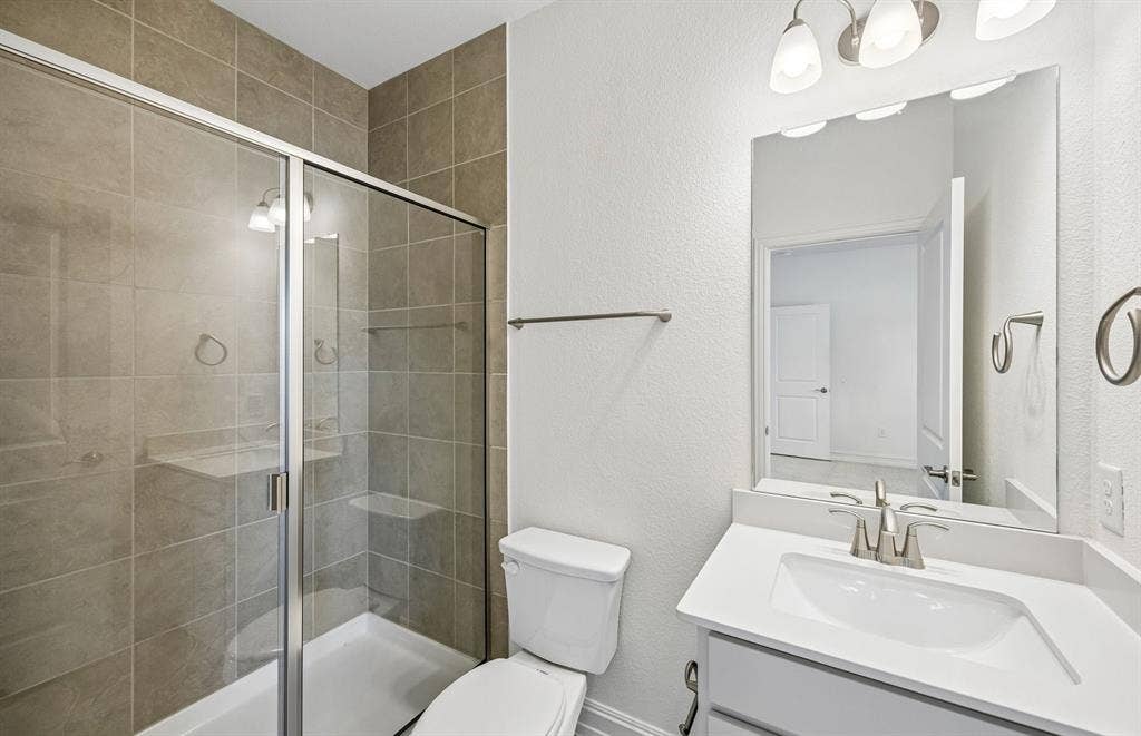 4725 Ripley Court, Celina, TX 75009 Secondary bath with tile surrounded shower