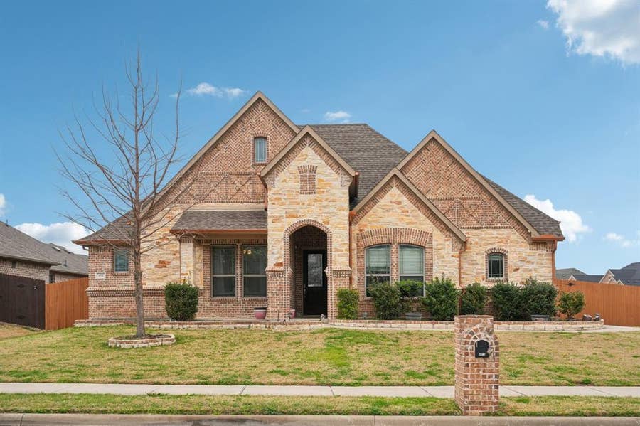 Property photo for 453 Lake Park Drive, Midlothian, TX