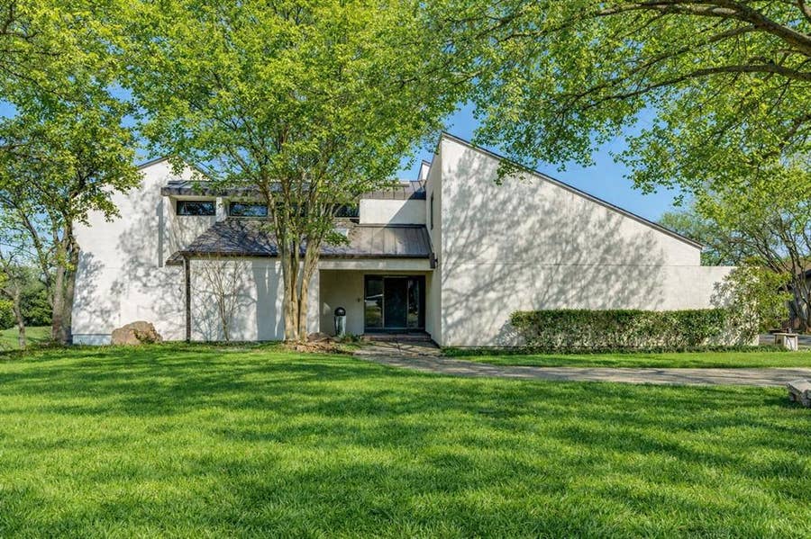 Property photo for 1816 Southpark Drive, Arlington, TX