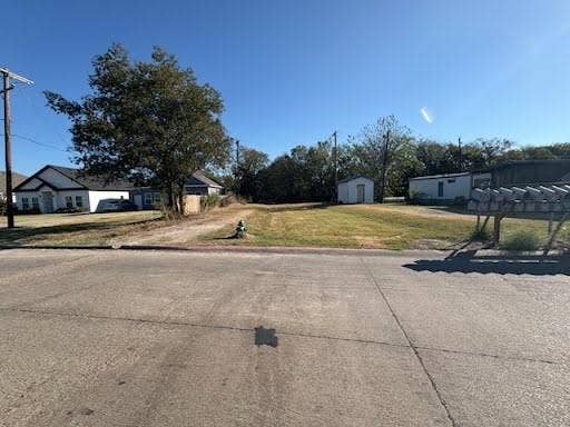 Property photo for 1002 S Smith Street, Ennis, TX