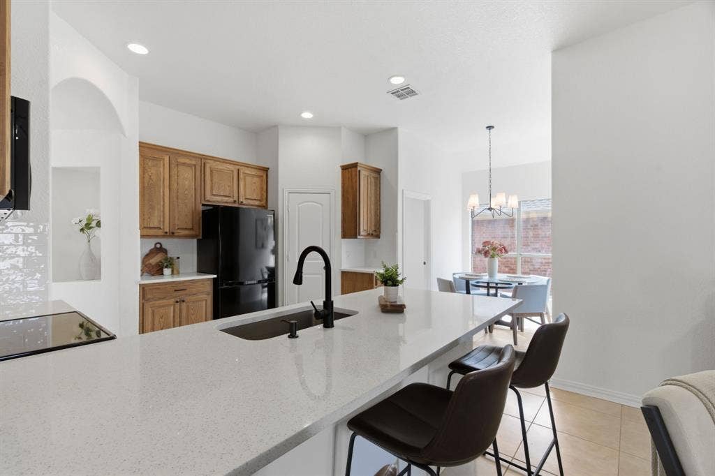 813 Chase Circle, Hurst, TX 76053 813 Chase Circle, Hurst, TX 76053