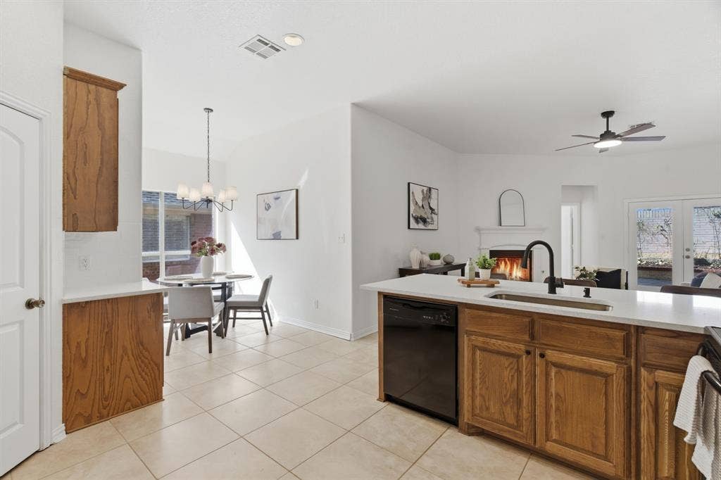 813 Chase Circle, Hurst, TX 76053 813 Chase Circle, Hurst, TX 76053
