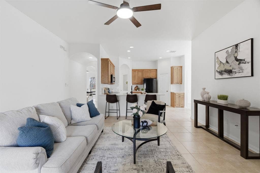 813 Chase Circle, Hurst, TX 76053 813 Chase Circle, Hurst, TX 76053