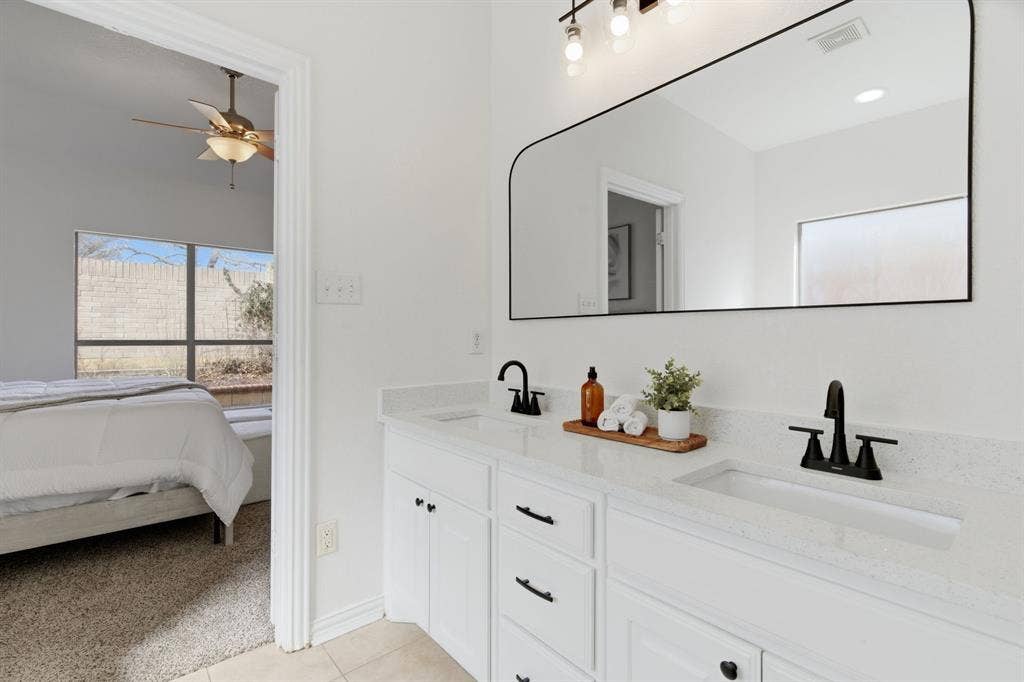 813 Chase Circle, Hurst, TX 76053 813 Chase Circle, Hurst, TX 76053