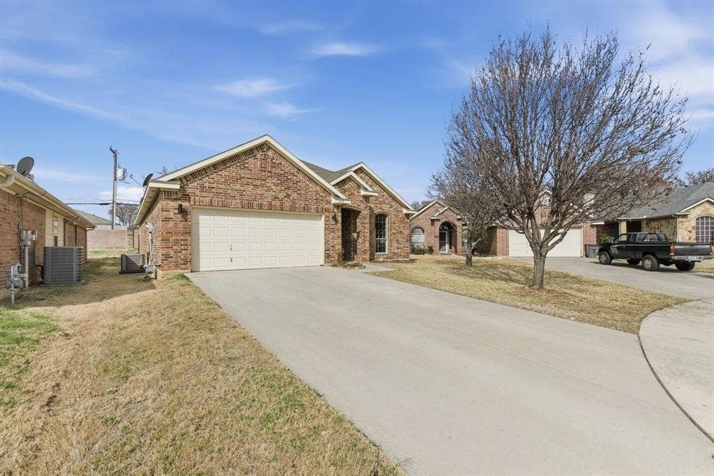 813 Chase Circle, Hurst, TX 76053 813 Chase Circle, Hurst, TX 76053