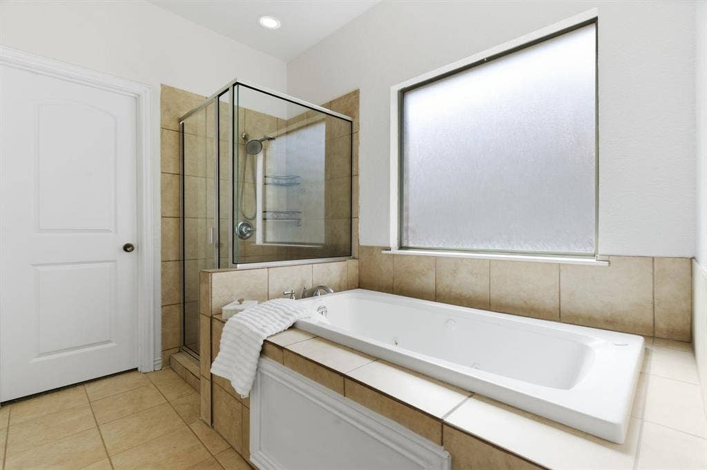 813 Chase Circle, Hurst, TX 76053 813 Chase Circle, Hurst, TX 76053